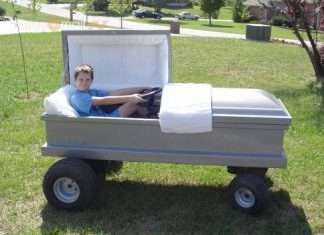 У США побудували труну на колесах