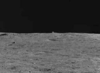 На зворотному боці місяця помічена “таємнича хатина” (2 фото)