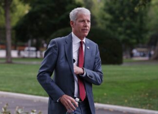 Міністр енергетики критикує морську вітроенергетику та відкидає зміну клімату