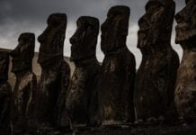 Таємниця Моаї: як великодні гіганти здійснили свій перехід