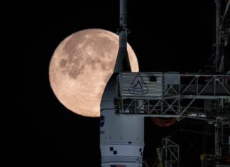 Місія “Артеміда-2” на Місяць: Ризик сонячних спалахів змушує перенести запуск на 2026 рік