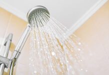 Рідкісна Алергія на Воду Діагностована у Підлітка Після Довгих Років Загадкової Кропивниці