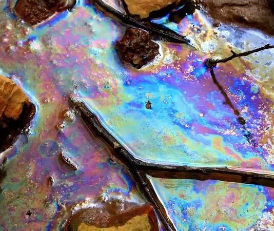 Скільки нафти насправді потрапляє в океан щороку